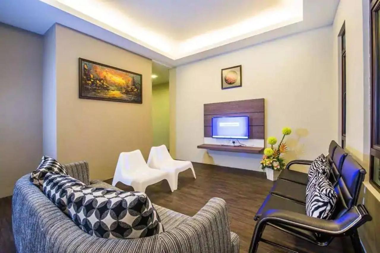 Capital O 90088 Mbp Leisure Resort Batu Pahat Extérieur photo