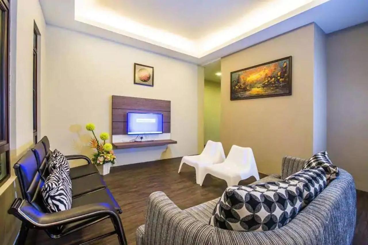 Capital O 90088 Mbp Leisure Resort Batu Pahat Extérieur photo
