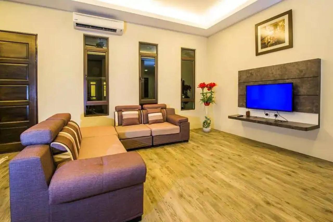 Capital O 90088 Mbp Leisure Resort Batu Pahat Extérieur photo