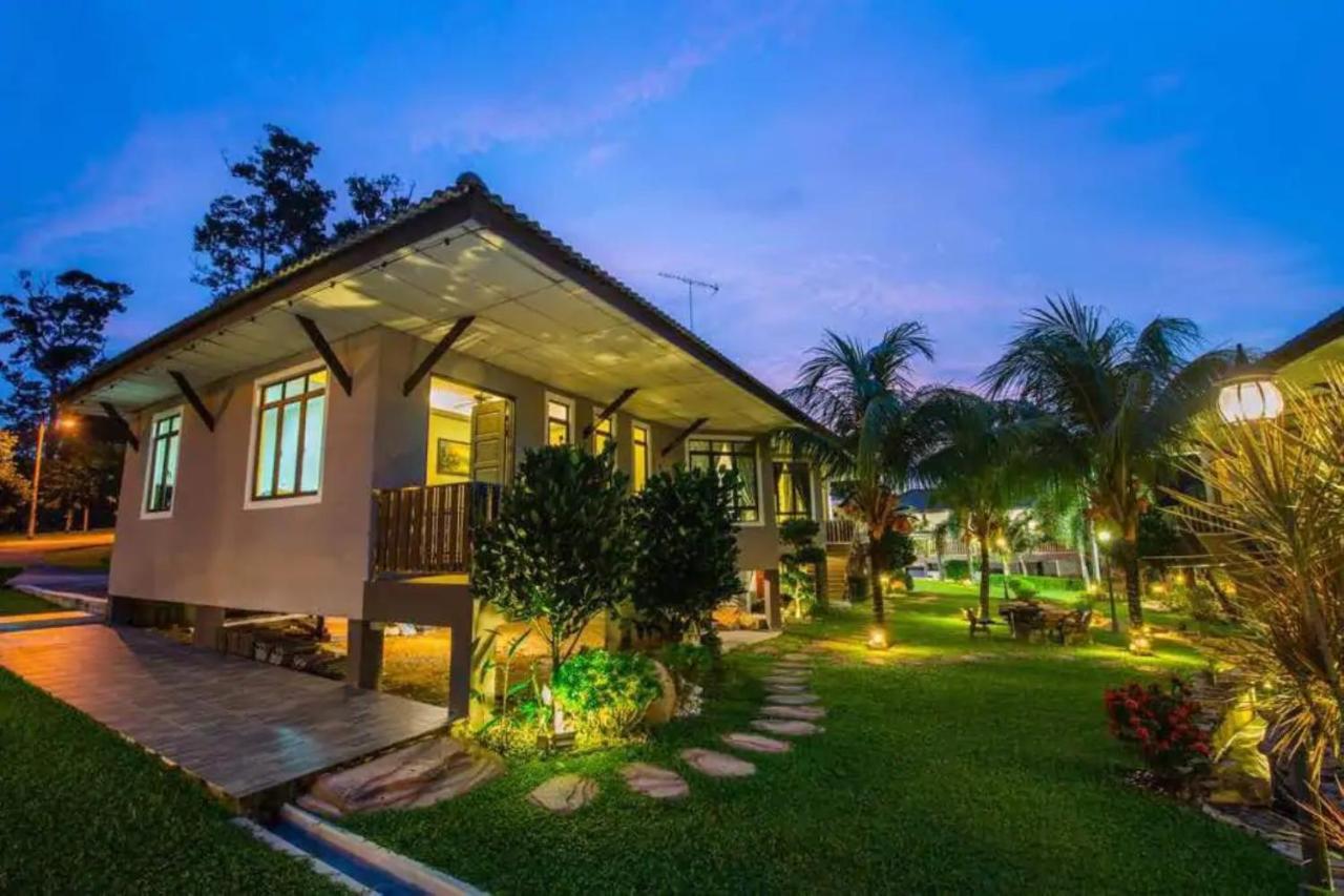Capital O 90088 Mbp Leisure Resort Batu Pahat Extérieur photo